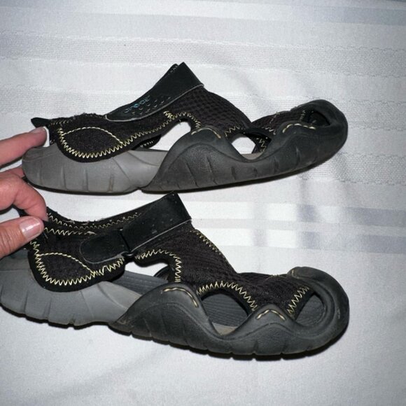 CROCS SWIFTWATER JUNIORS 3J MESH DECK SANDALS BLACK CASUAL men’s 7 women’s 9 GUC - Picture 6 of 6